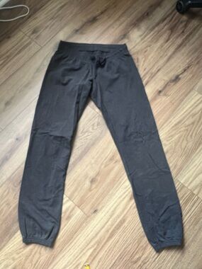 Lululemon Women’s Charcoal Grey Jogger Sweatpants
